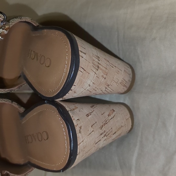 COACH WEDGE SANDALS- EXCELLENT CONDITION THESE ARE BEAUTIFUL ๐คฉ - Picture 3 of 8